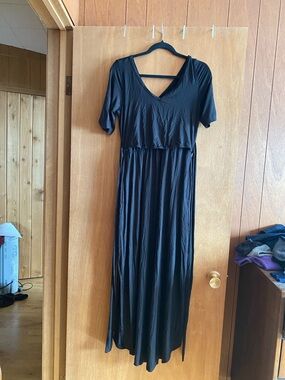 Latched Mama Nursing Black Short Sleeve V-Neck Maxi Dress